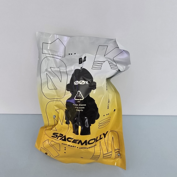 Authentic Mega Space Molly Series 4 - Picture 5 of 5